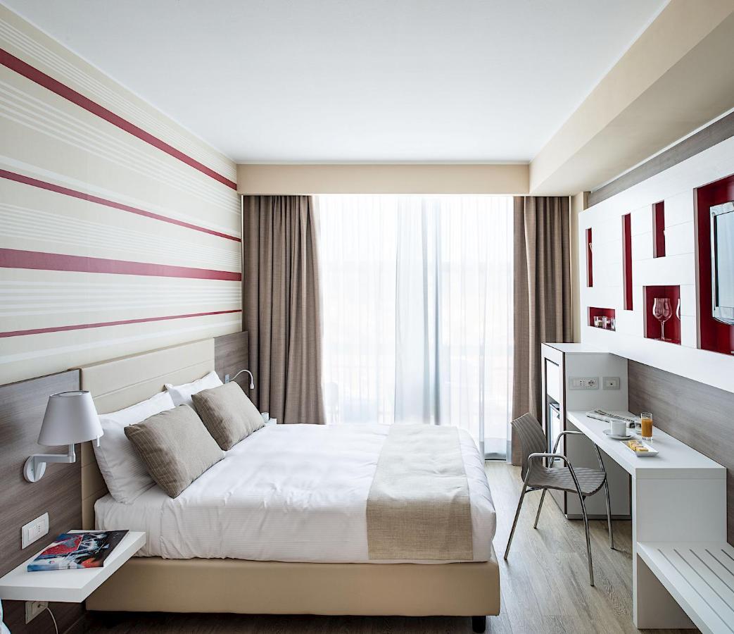Enjoy Garda Hotel Пескиера дел Гарда Екстериор снимка