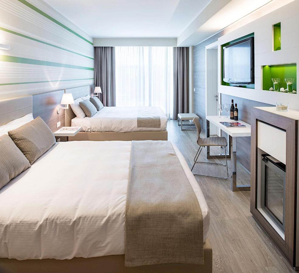 Enjoy Garda Hotel Пескиера дел Гарда Екстериор снимка