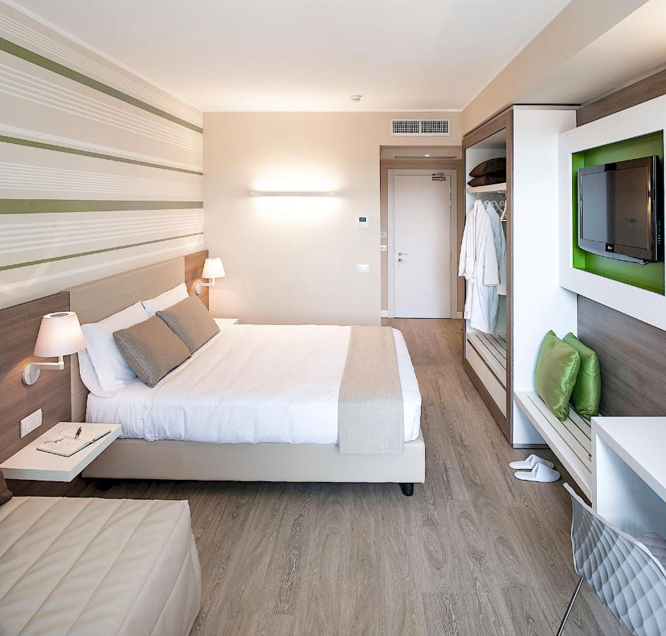 Enjoy Garda Hotel Пескиера дел Гарда Екстериор снимка