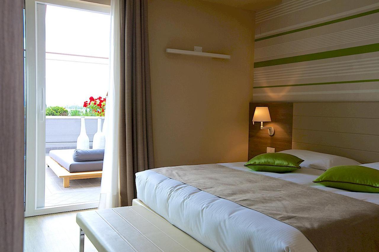 Enjoy Garda Hotel Пескиера дел Гарда Екстериор снимка