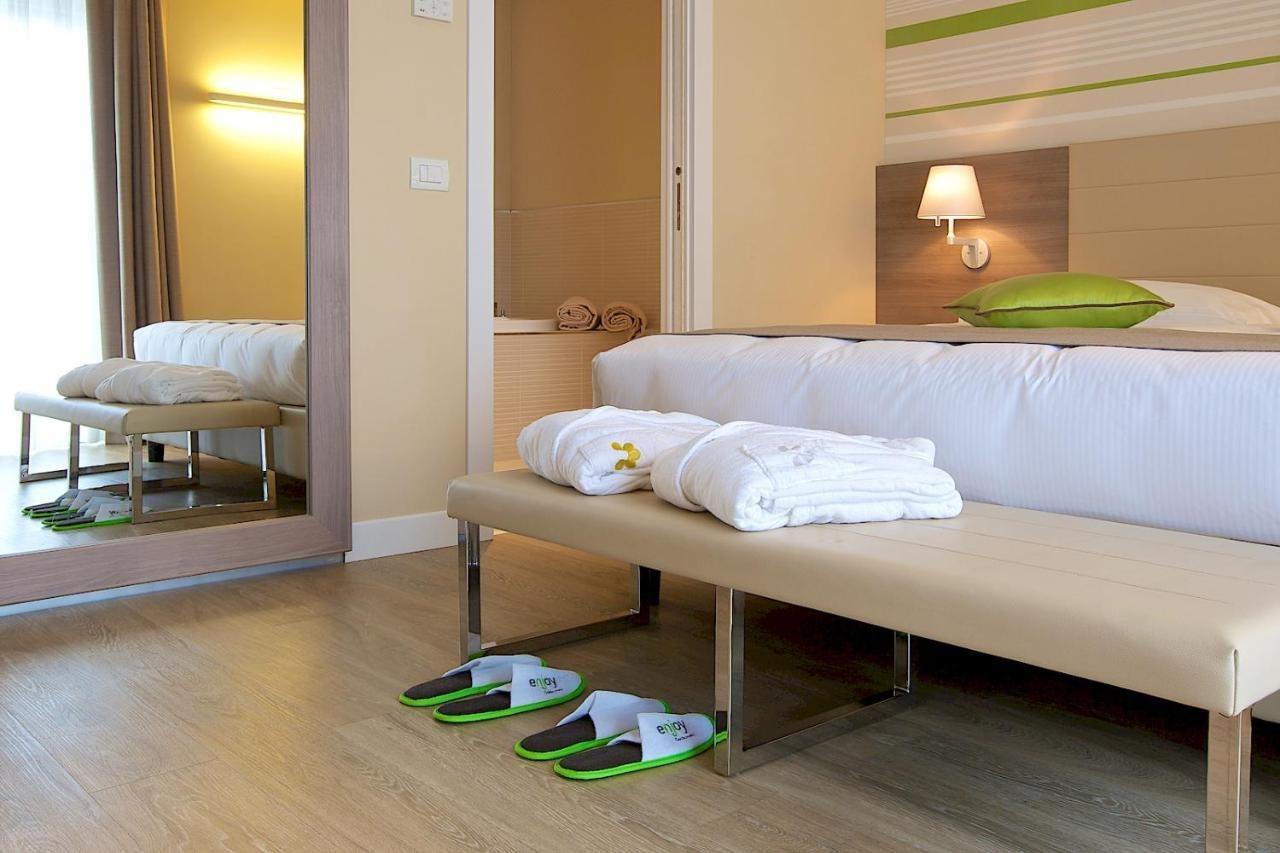 Enjoy Garda Hotel Пескиера дел Гарда Екстериор снимка